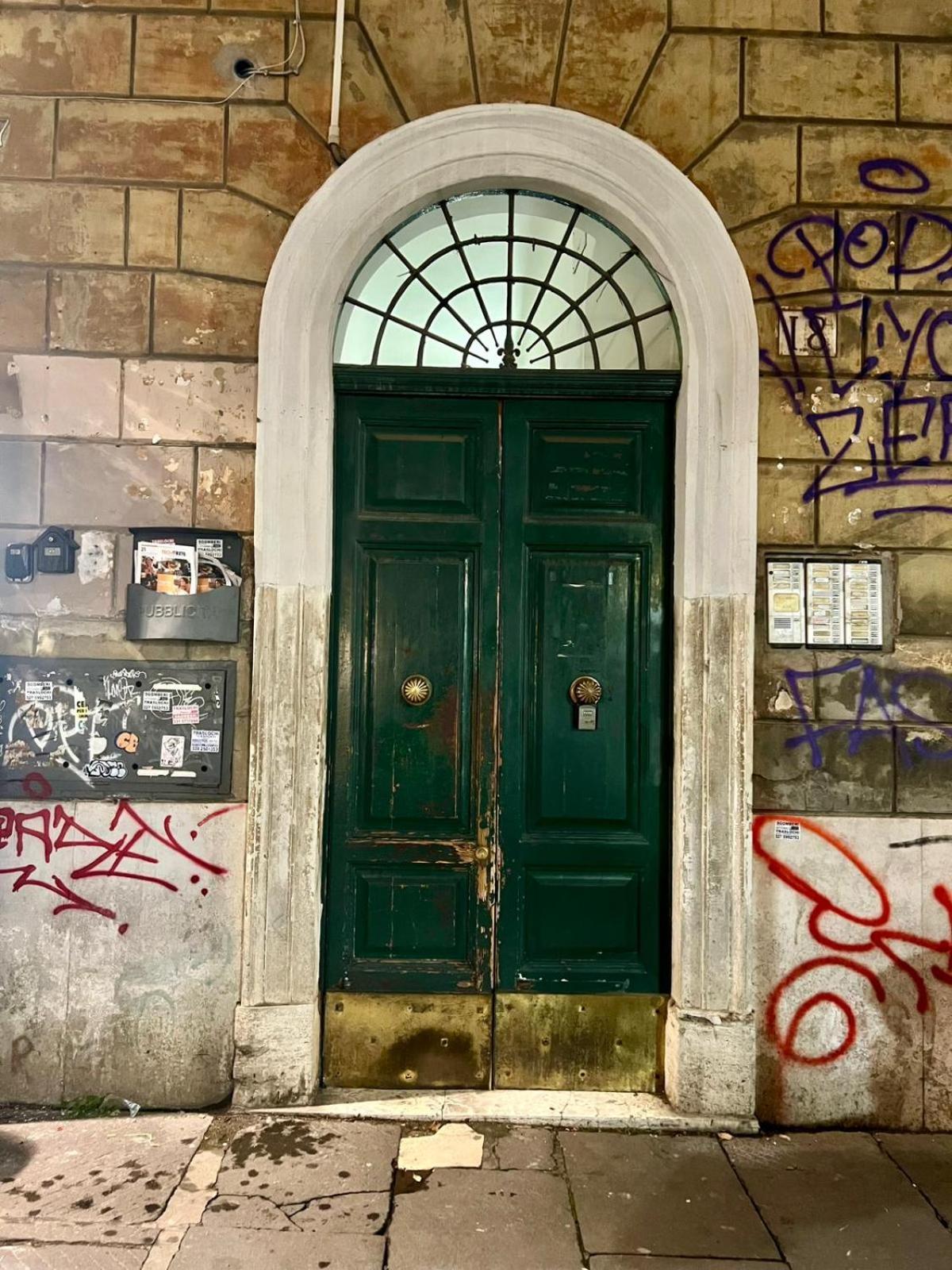 Lovely Near Colosseum Rom